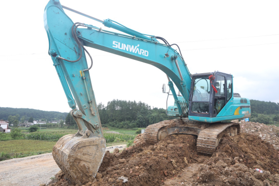 六年六台挖机 邓老板是个“yp街机迷”