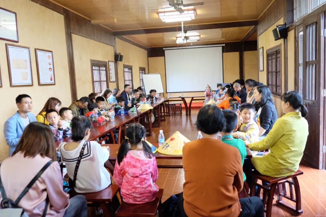 童年差别Young，，，，，，稻花香里亲子欢——yp街机智能组织开展六一亲子活动