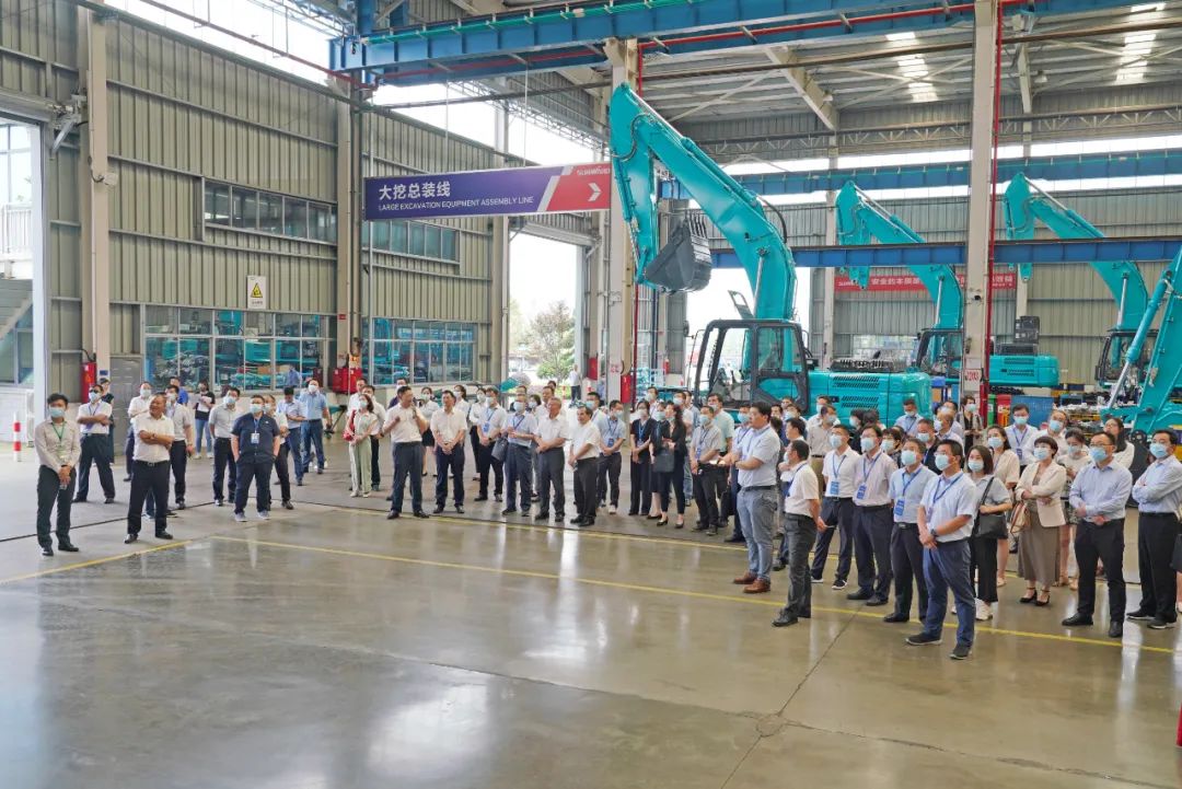 天下战略性新兴工业集群建设考察团调研yp街机智能