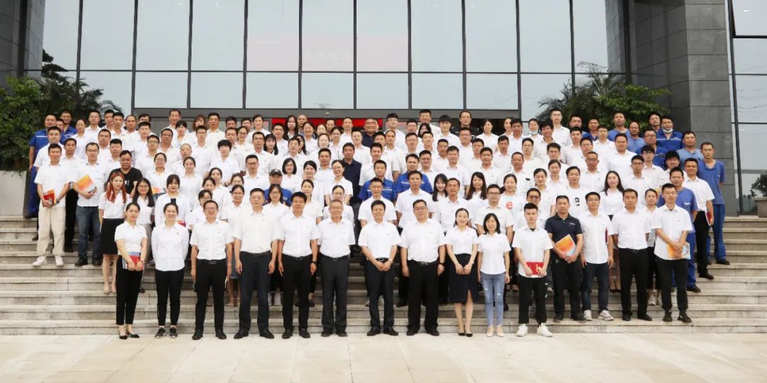 助力谋划，，，，，效劳员工，，，，，攀缘家园建设新高地——yp街机智能第五届四次“双代会”胜利召开