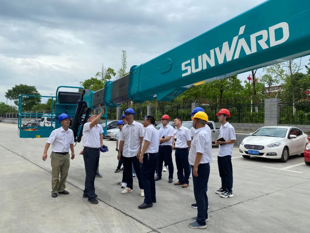 yp街机智能首款直臂式高空作业平台顺遂通过评审