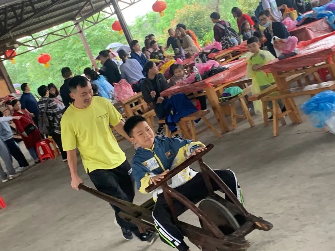 童年差别Young，，，，，，稻花香里亲子欢——yp街机智能组织开展六一亲子活动