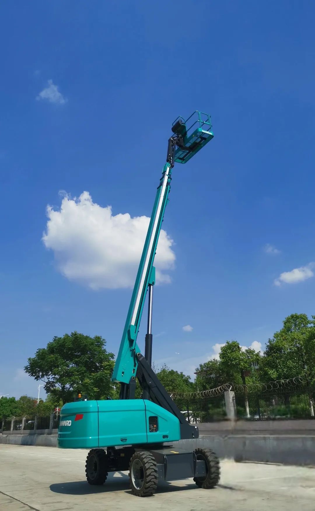 yp街机智能首款直臂式高空作业平台顺遂通过评审