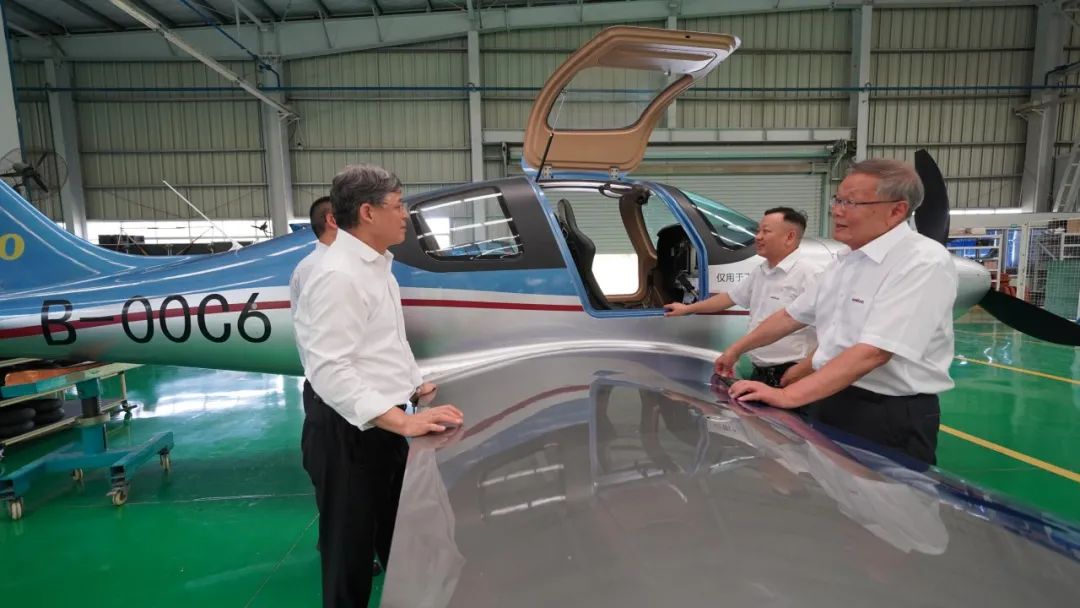 中国民用航空局总工程师殷时军率队考察调研yp街机科技