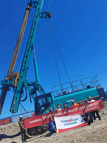 顶酷暑 走沙漠 2021年yp街机智能全球效劳万里行走进新疆