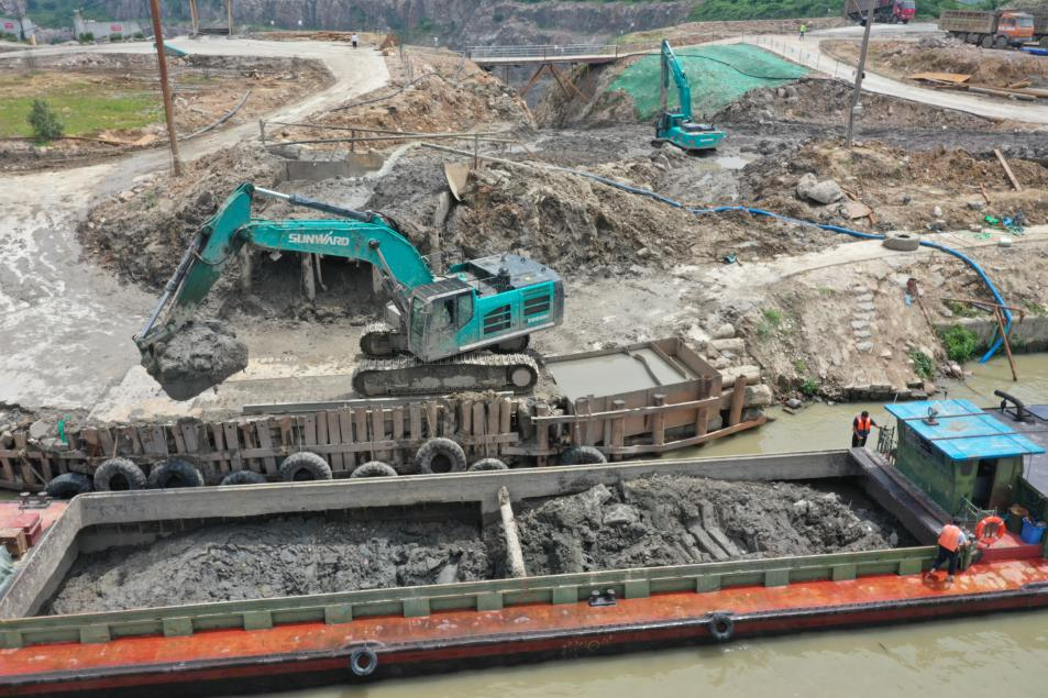 初心源地，，，，，，yp街机智能挖掘机实力大显 | 百年风华筑漂亮yp街机（1）