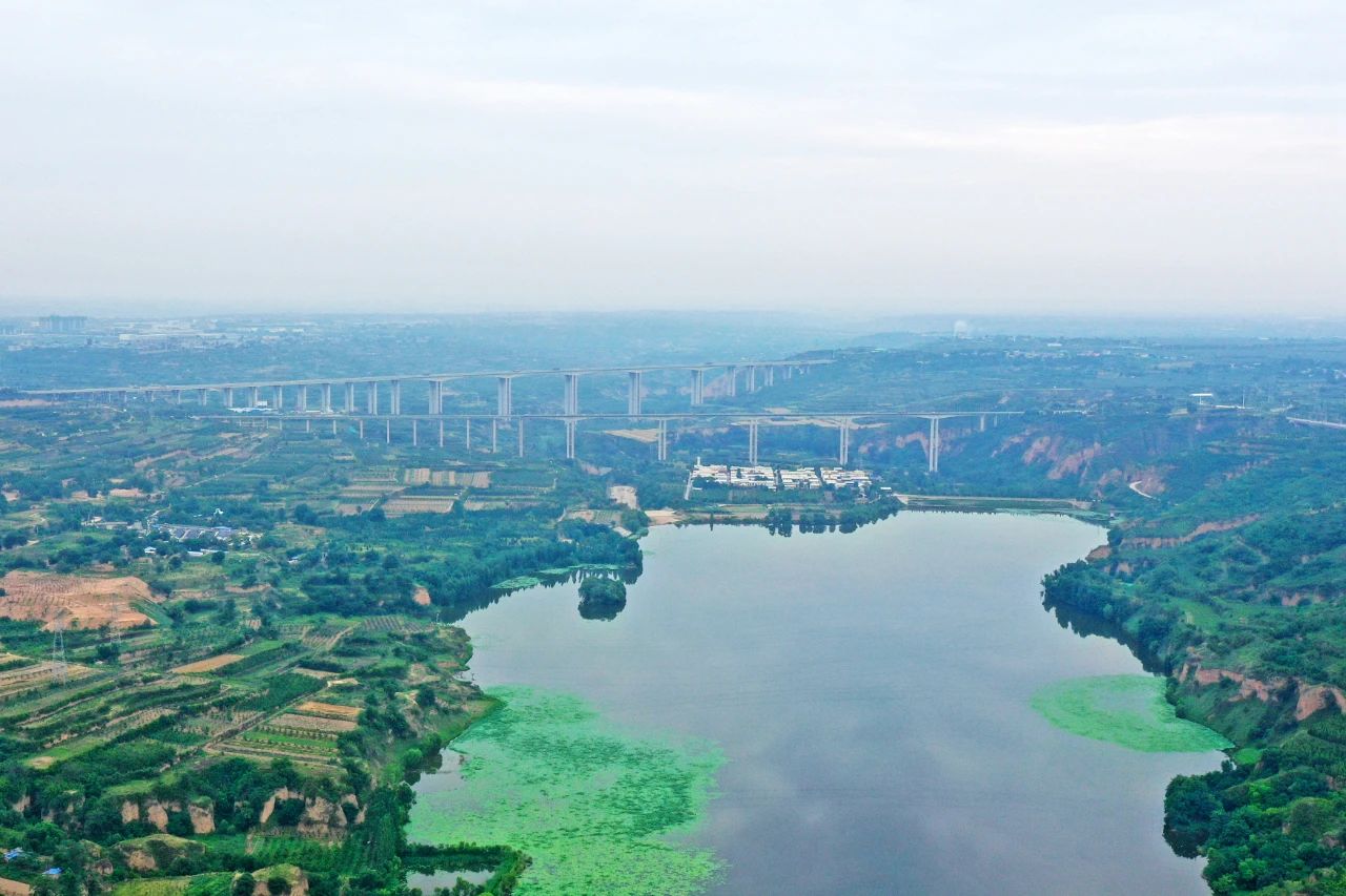 天堑施工，，，，，，，玉皇阁二号特大桥桩基主力军是yp街机智能旋挖钻机 | 百年风华筑漂亮yp街机（3）