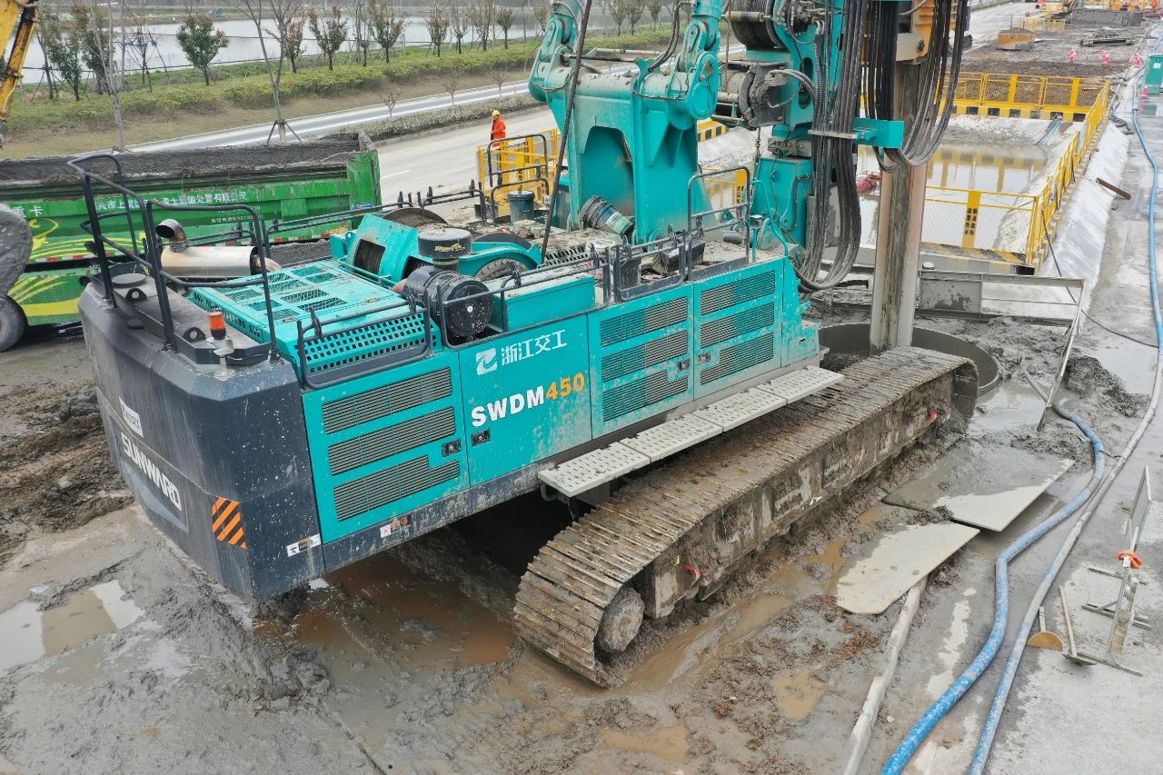 征战天下首条智慧高速，，，，，yp街机智能旋挖钻机凭什么？？？？？？