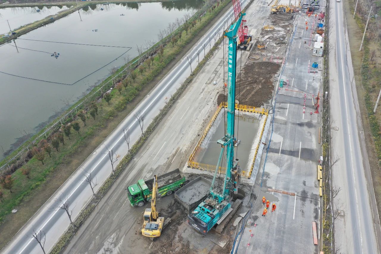 征战天下首条智慧高速，，，，，yp街机智能旋挖钻机凭什么？？？？？？