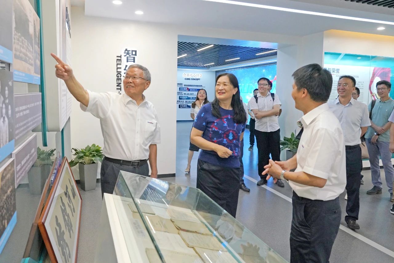 为立异创业精神点赞！中国工程院院士陈晓红一行到访yp街机智能