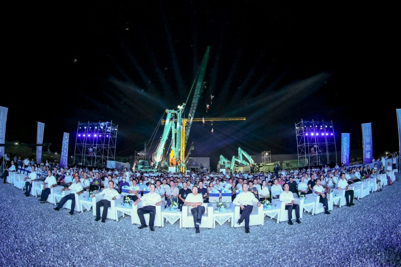 四大成套装备携手登。。。。。。p街机智能立异效果展示会交出“亮眼答卷”