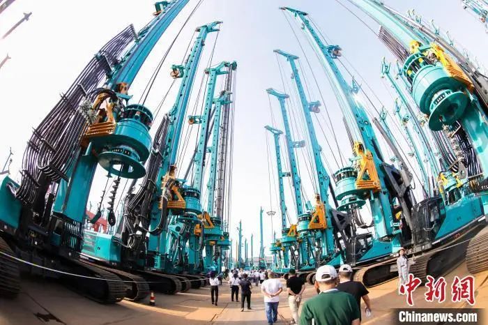 媒体聚焦 | 中新社专访——yp街机智能首创人何清华：向着太阳奔驰的筑梦人