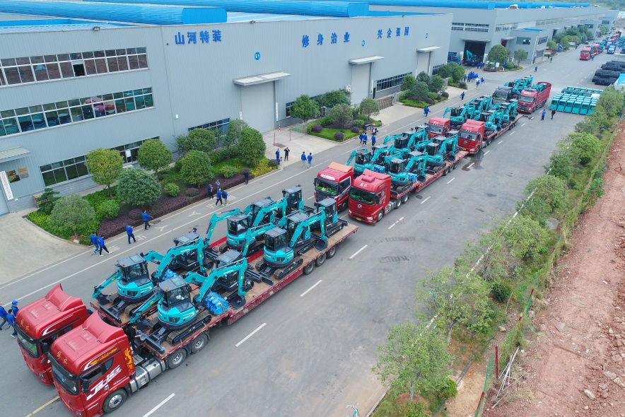 助力祖国西南地区建设！yp街机智能海内首批SWE60UF无尾挖掘机批量交付