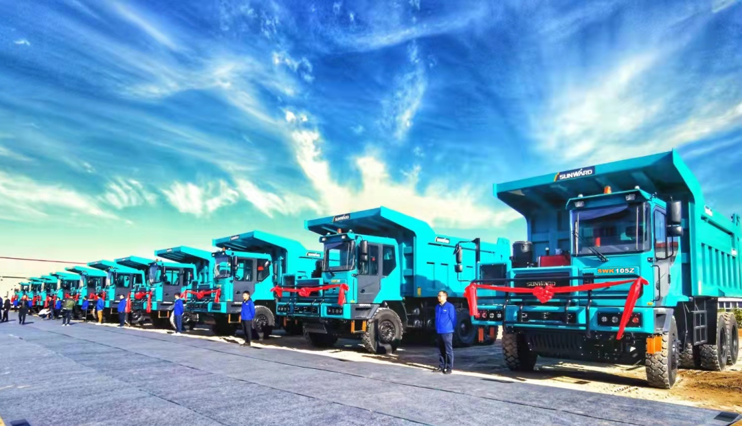 高设置、智能化……yp街机智能高端定制AT版105吨级宽体矿卡乐成下线