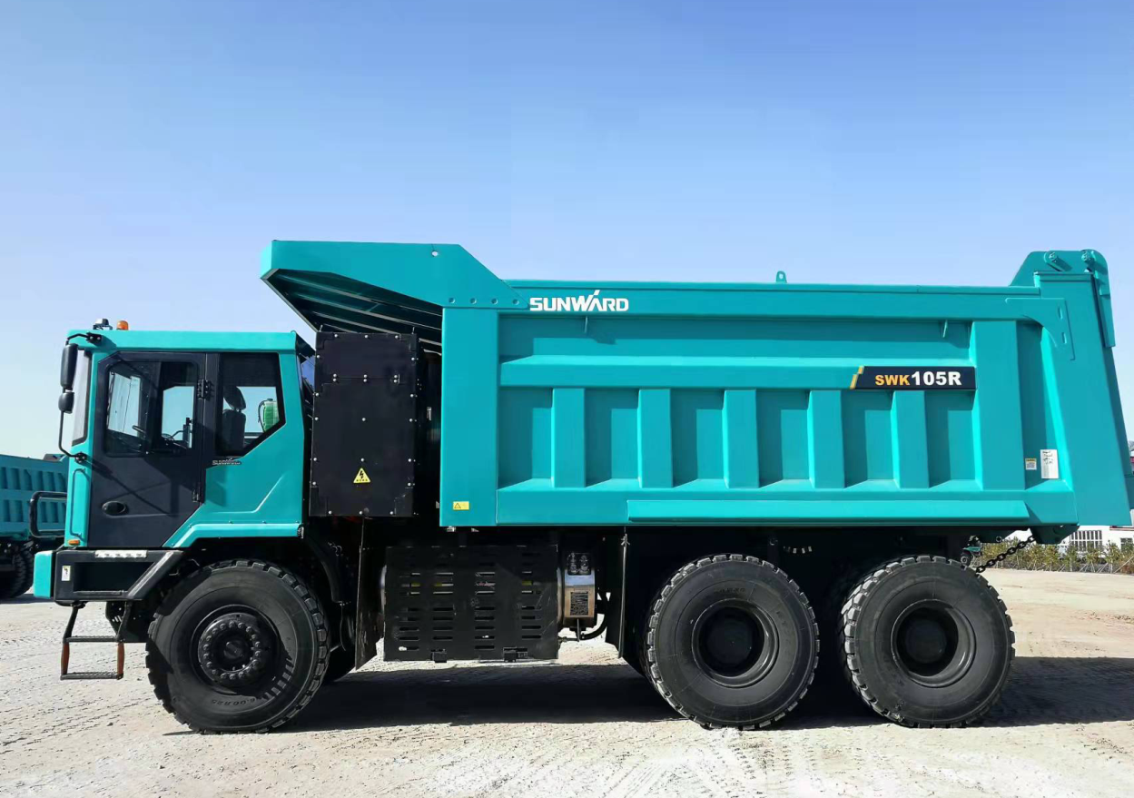 新能源，，，，，，长续航！yp街机智能首台LNG增程式宽体矿卡下线交付