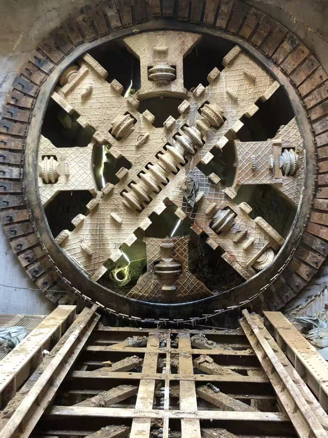 历时424天，，，，，，，，创下最高纪录！万家丽快速化刷新北延线（含电力隧道）全线意会