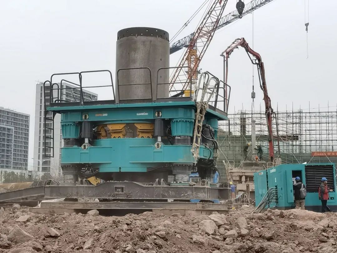 利器出击！yp街机智能SWRC260全回转全套管钻机乐成完成首钻