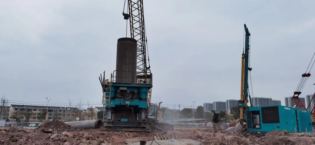 利器出击！yp街机智能SWRC260全回转全套管钻机乐成完成首钻