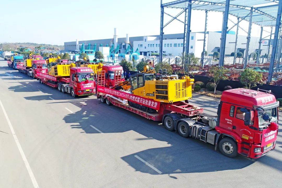 又一款差别化定制产品获认可！yp街机智能SWDH89J内燃式露天钻批量发货