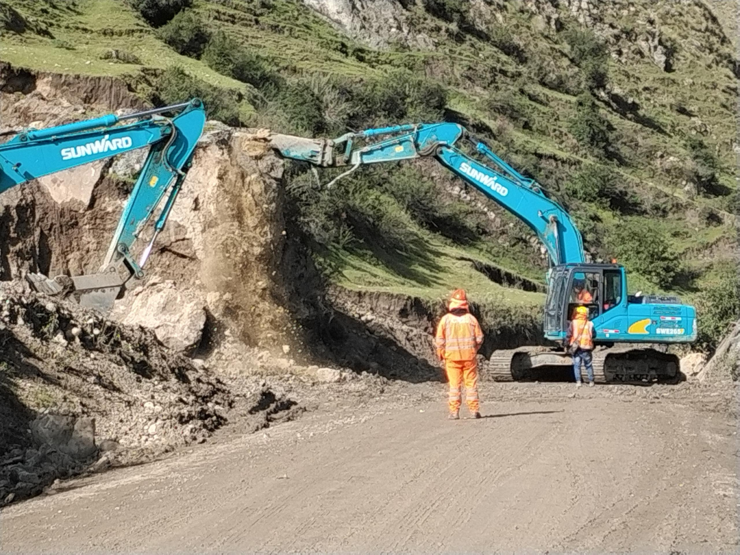 挑战天下第二高山脉！yp街机智能装备助力秘鲁安第斯国家公路项目建设