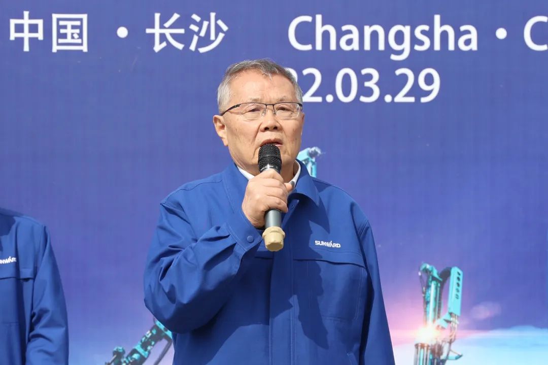 征战全球市场。。。。。。p街机智能凿岩装备批量发货