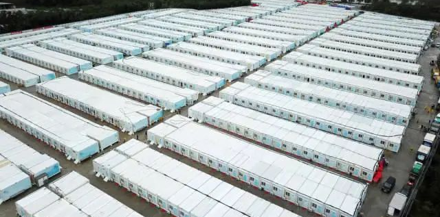 冲锋一线显继续！yp街机智能挖掘机助力长沙方舱医院建设