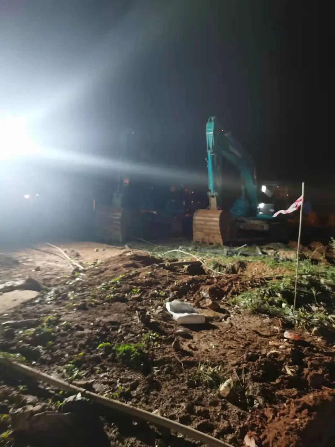 冲锋一线显继续！yp街机智能挖掘机助力长沙方舱医院建设