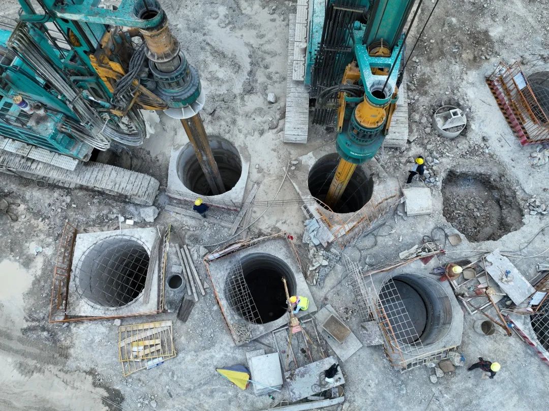 展现施工“奇效”！yp街机智能旋挖钻机强势助力炉慈高速公路建设