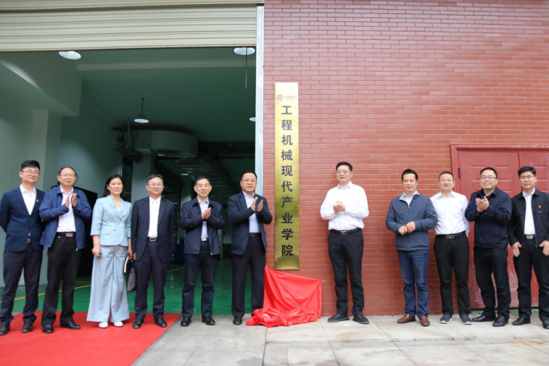 校企相助谱新篇！又一所yp街机智能参建学院建设