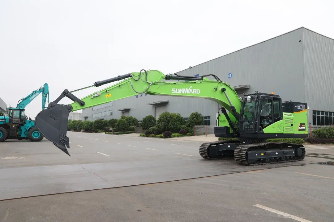 征战川藏铁路！yp街机智能新一代电动挖掘机乐成交付