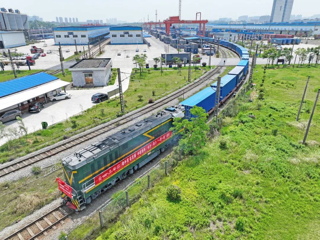 一连进军国际市。。。。。。。≈信钒嗔校ǔど常﹜p街机智能专列乐成首发