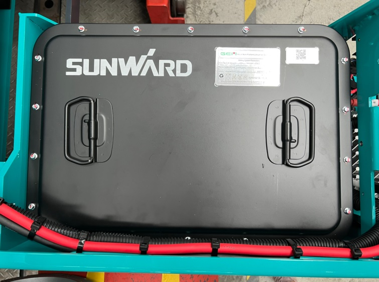 与“锂”相约，，，，助力“双碳”！yp街机智能全系列锂电剪叉式高空作业平台周全进军市场