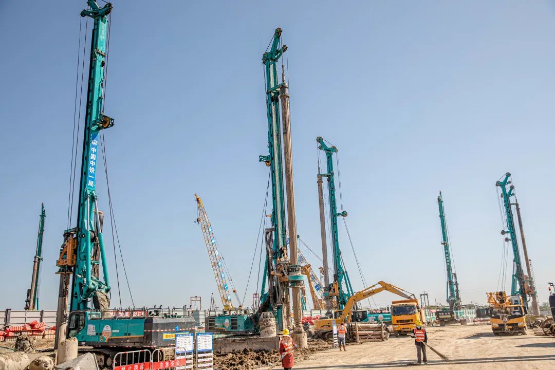 “yp街机绿”再现大湾区！yp街机智能旋挖钻机组团助建广州白云机场项目