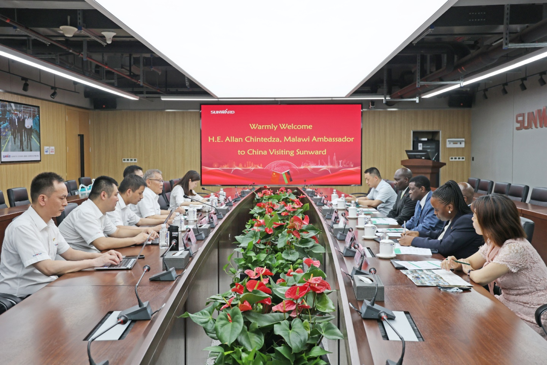 马拉维大使一行考察yp街机智能