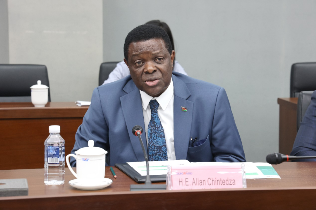 马拉维大使一行考察yp街机智能