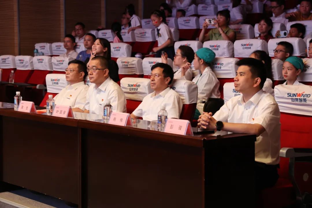 缤纷“暑”假，，，，，，，不负所“托”！yp街机智能职工子女暑期托管班结业啦