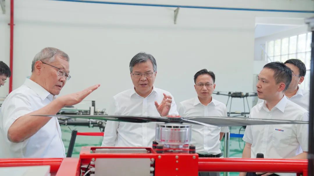 湖南省委常委、常务副省长李殿勋一行考察调研yp街机科技