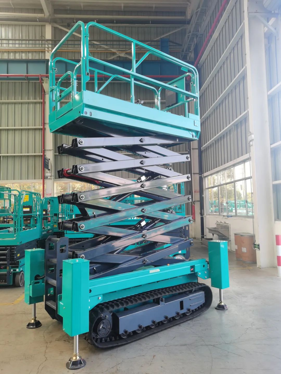 加速电动化产品结构，，，，，，，yp街机智能第一款履带剪叉式高空作业平台来了！