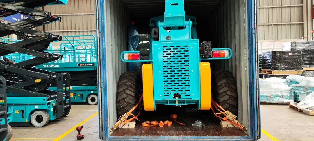 单笔采购金额万万元！yp街机智能伸缩臂叉装车批量出口