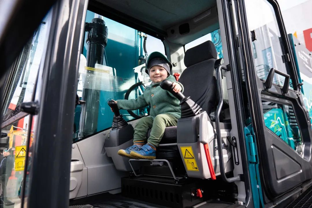 Bauma 2022 | 一组火热现场图带您重温yp街机智能德国宝马展之旅