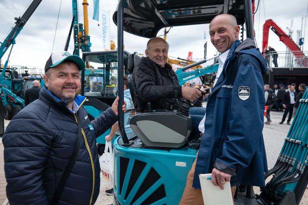 Bauma 2022 | 一组火热现场图带您重温yp街机智能德国宝马展之旅