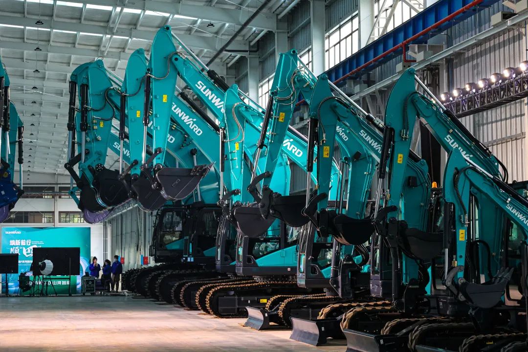 助力“双碳”目的！yp街机智能集中宣布F系列国四挖掘机