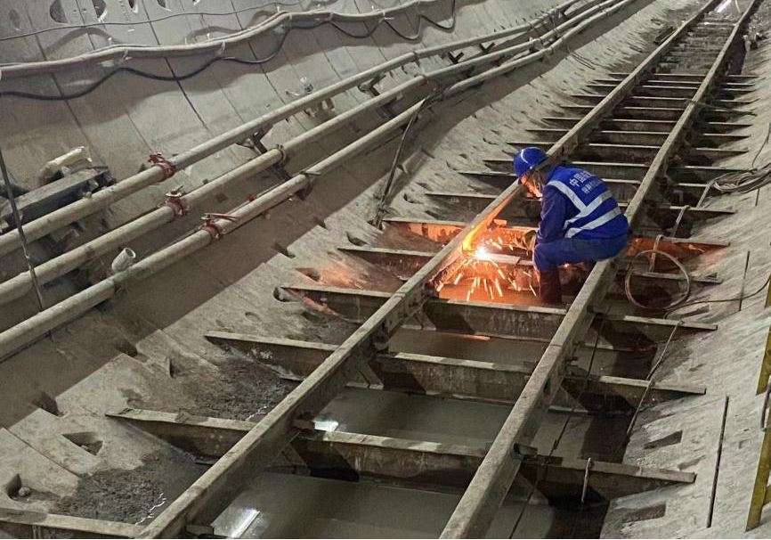 再传喜报！中铁yp街机盾构机顺遂贯串深圳地铁3号低碳站～坪西站左线