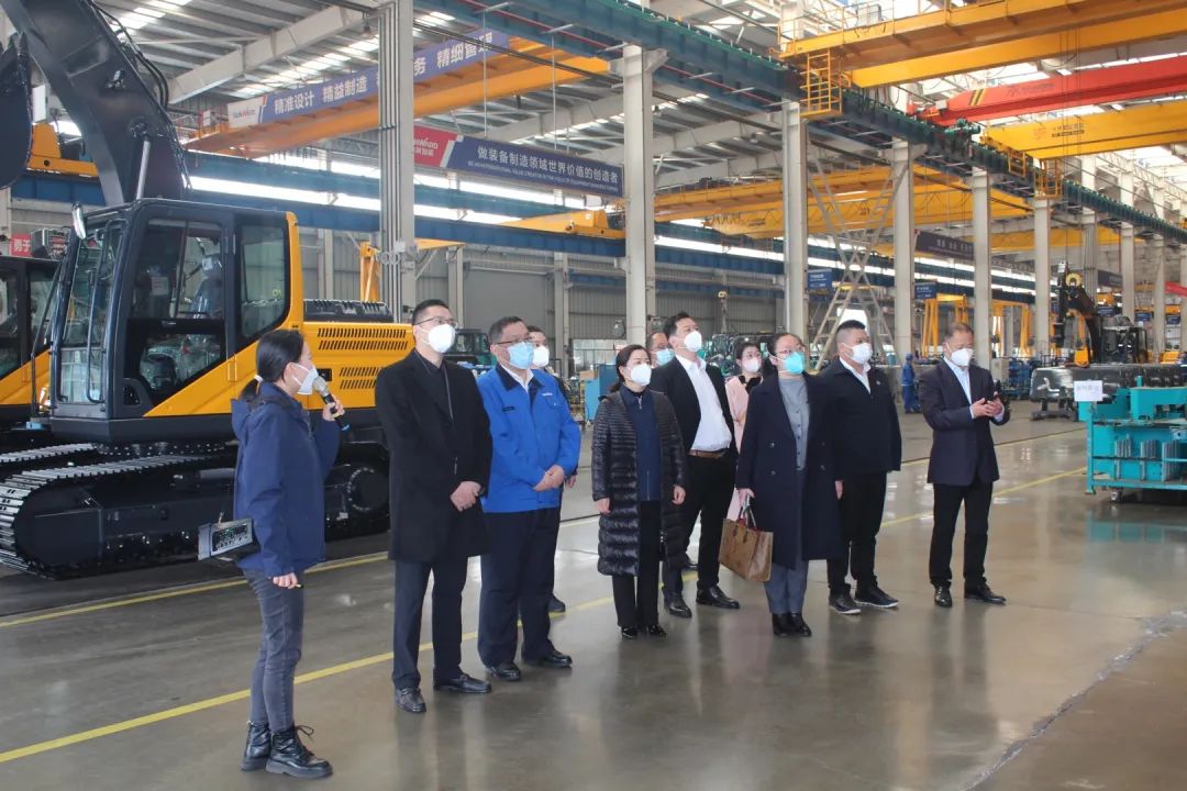 五粮液集团工会主席郭叙雷带队赴yp街机智能考察交流