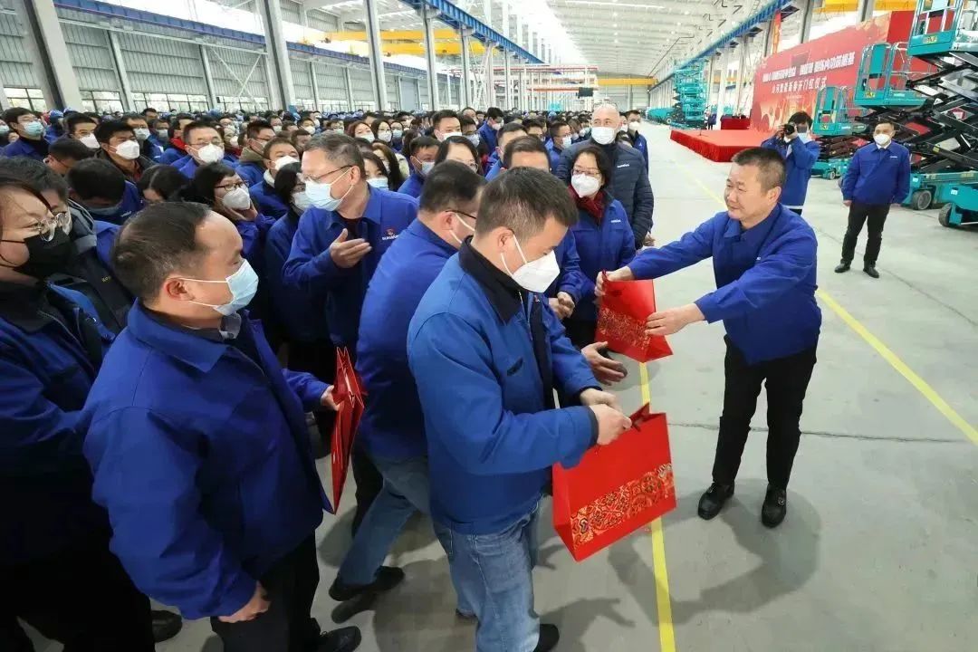 莫道君行早，，，，，，，，更有早行人！yp街机智能癸卯兔年开工大吉