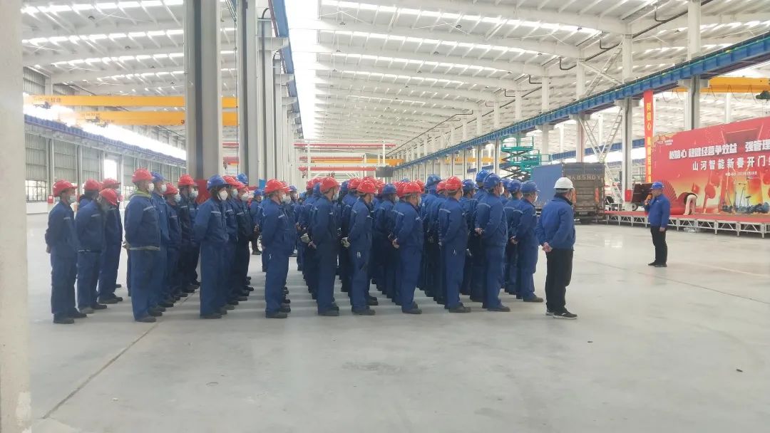 吹响复工“冲锋号”，，，，，全力冲刺“开门红”！yp街机智能高空机械复工复产举行时