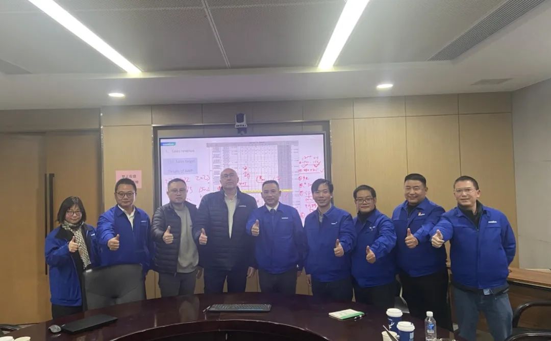 吹响复工“冲锋号”，，，，，全力冲刺“开门红”！yp街机智能高空机械复工复产举行时