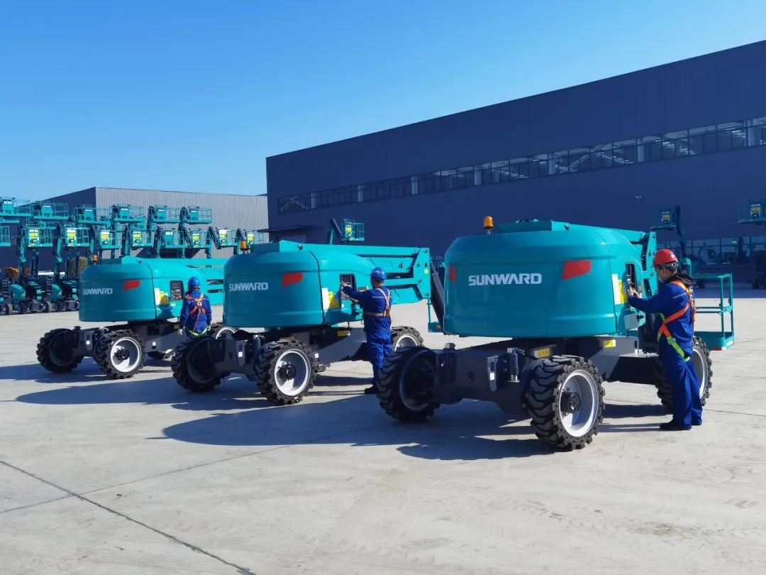 吹响复工“冲锋号”，，，，，全力冲刺“开门红”！yp街机智能高空机械复工复产举行时