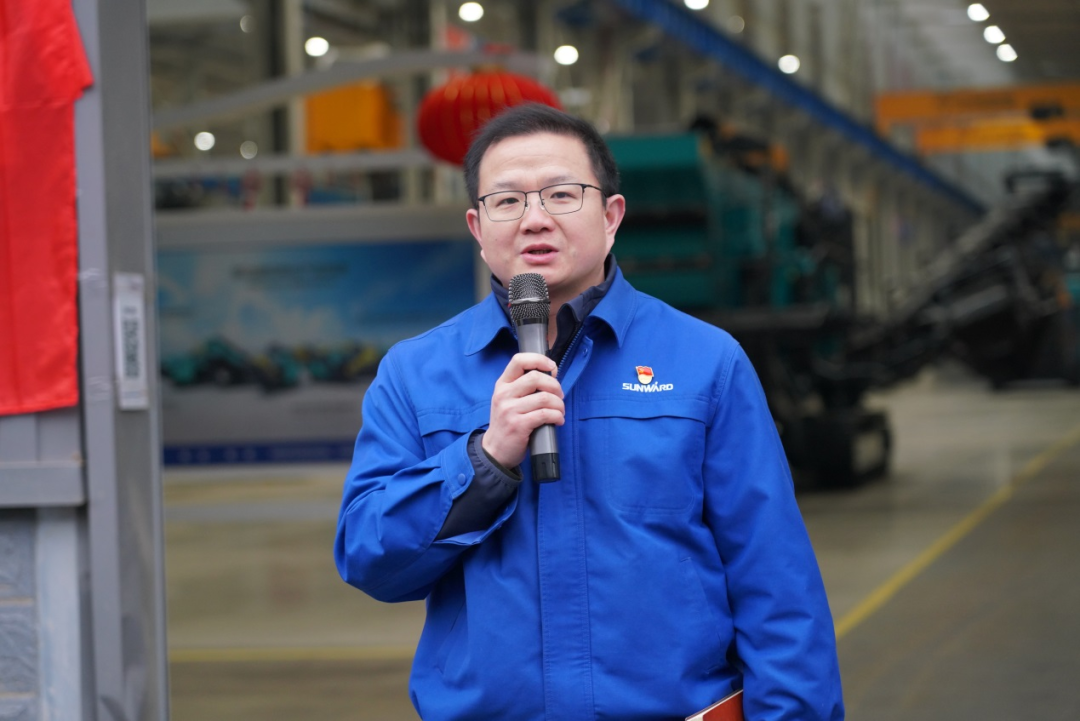 “持证上岗，，，，，，成为破碎筛分装备的好管家！”