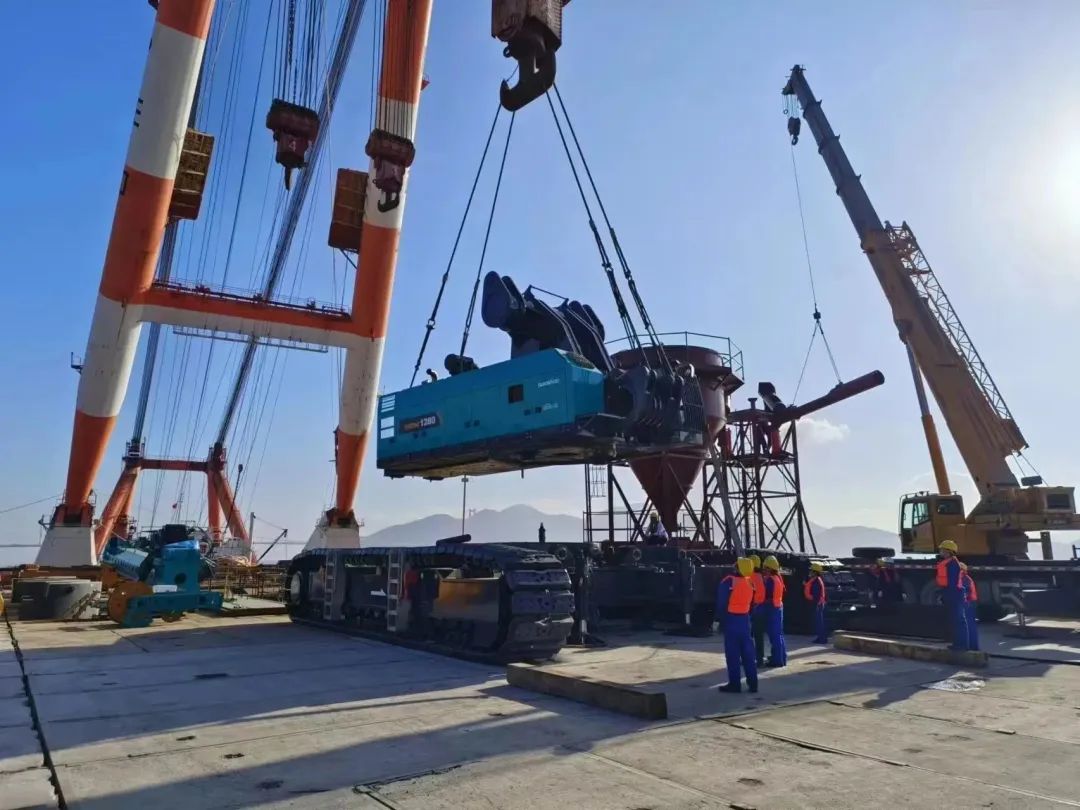 首桩开钻！yp街机智能超等旋挖实力助建天下最大跨度公铁两用大桥